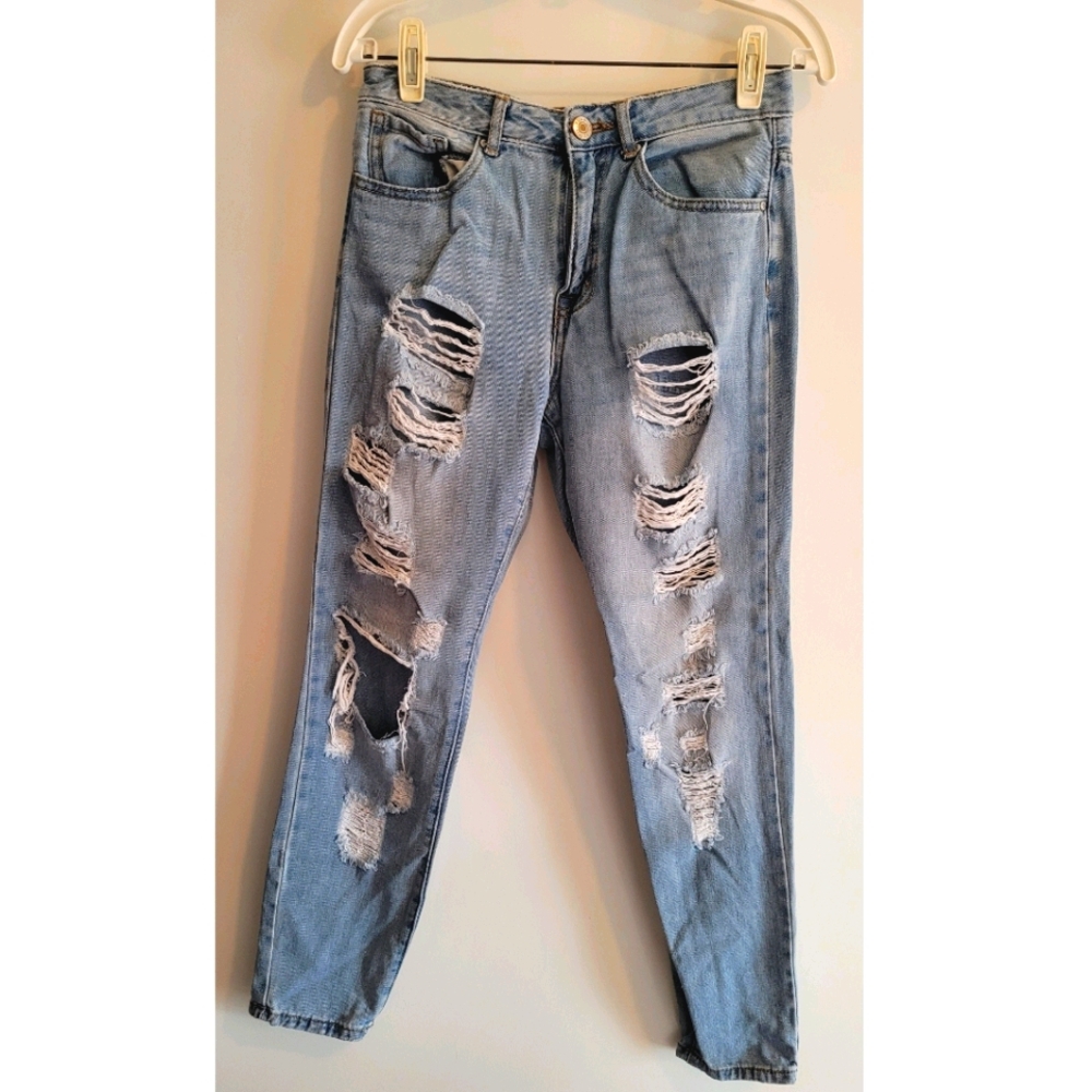 FOREVER 21 Boyfriend distressed jeans